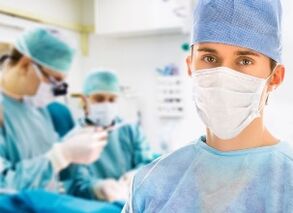 Пластичен хирург от Израел, който планира и извършва ринопластика